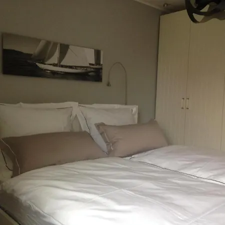 Beautiful With 2 Bedrooms *