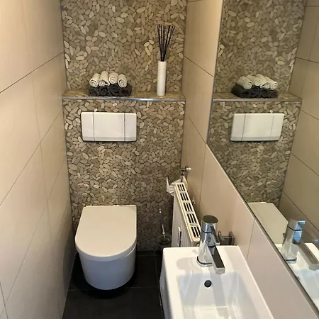Beautiful With 2 Bedrooms *